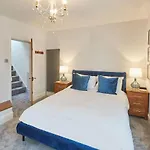 Holiday home Host & - The Gray Haven