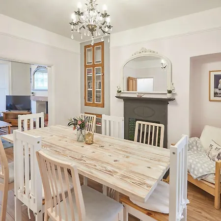 Host & - The Gray Haven * Whitby